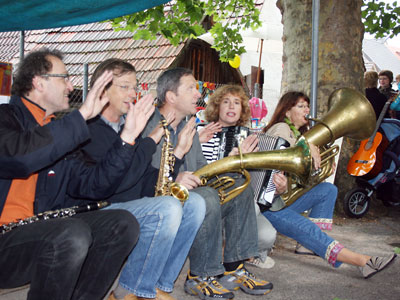 Der Nachbarschaftskrach singt