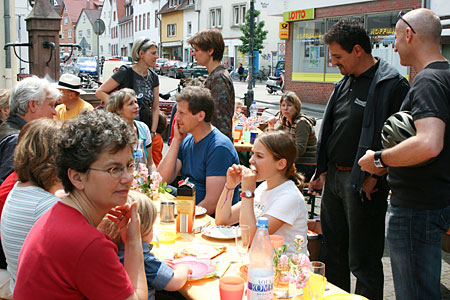 Blick auf die Früstückenden