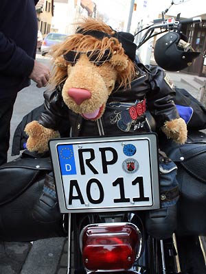 Stofflöw auf Motorrad